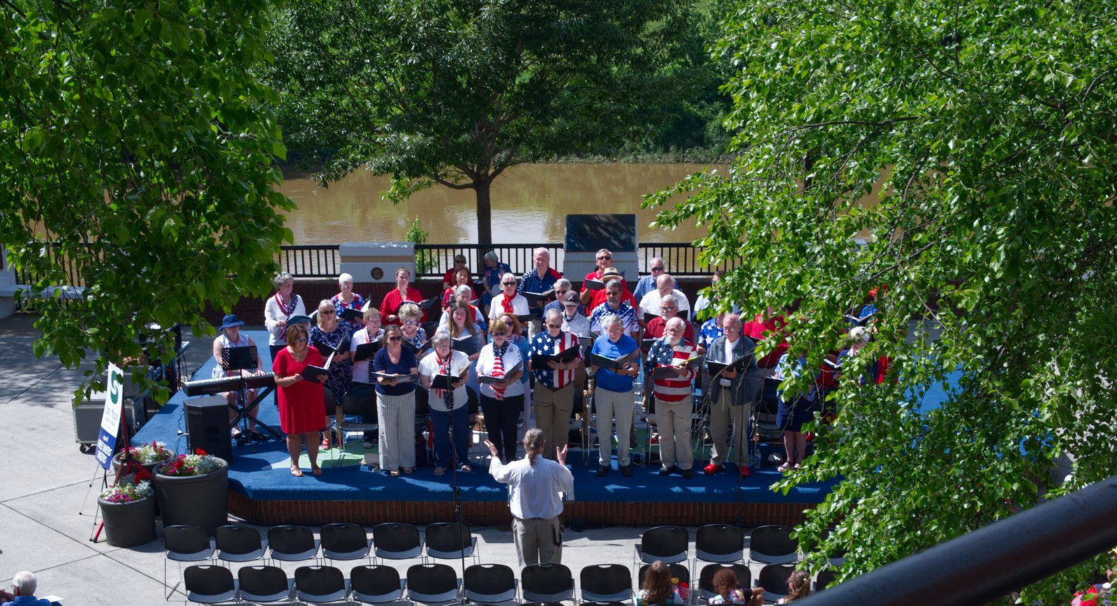The choir on the outdoor stage seen from above