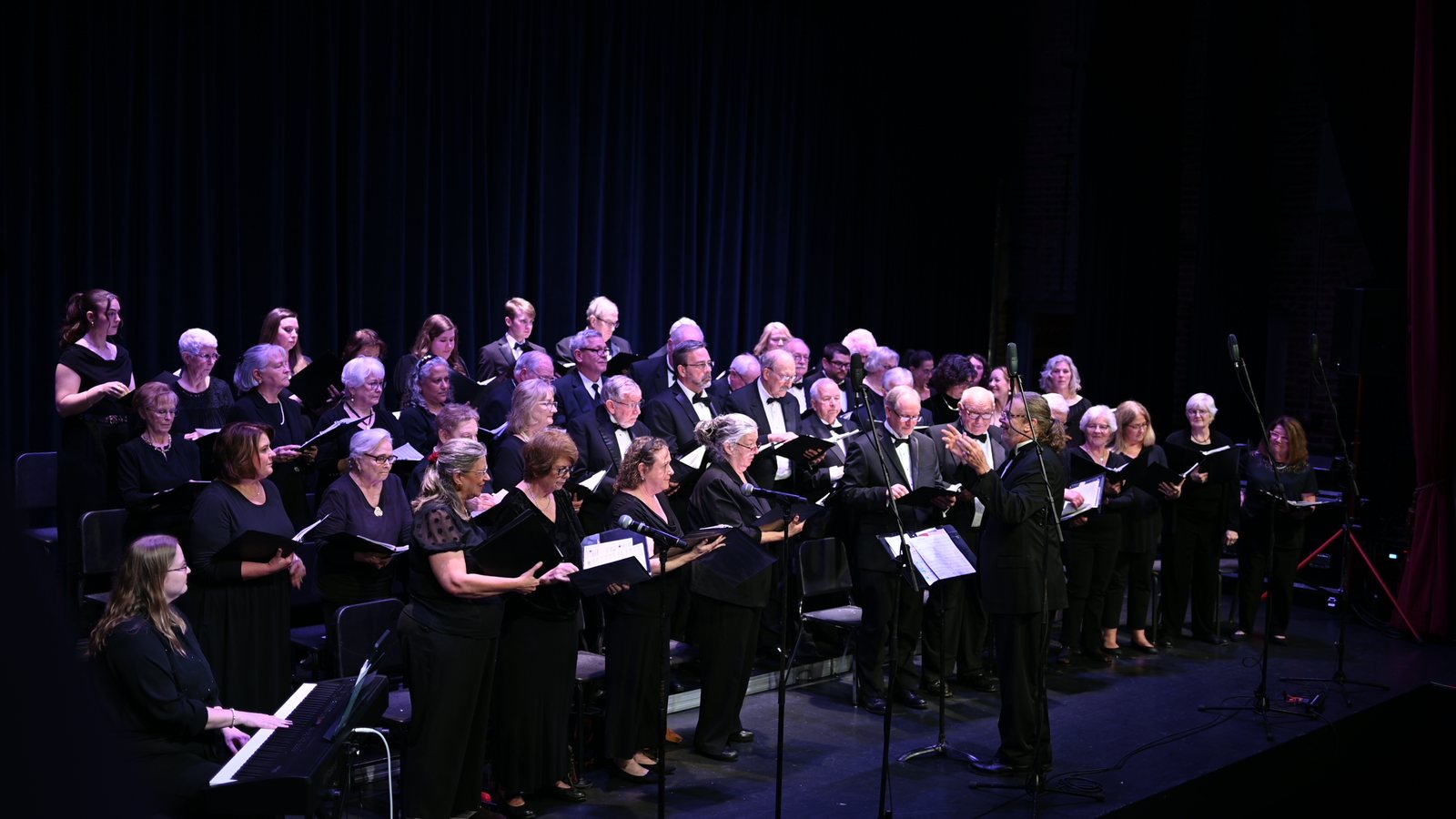 The full choir on stage